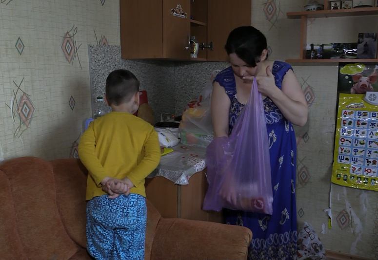 Во Владимире многодетной матери-одиночке из Украины помогли продуктами