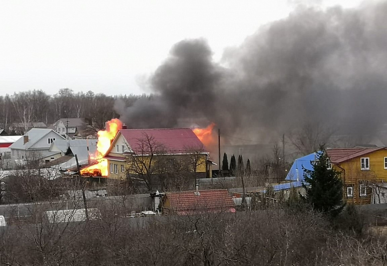 Два человека погибли при пожаре в частном доме в Вязниках
